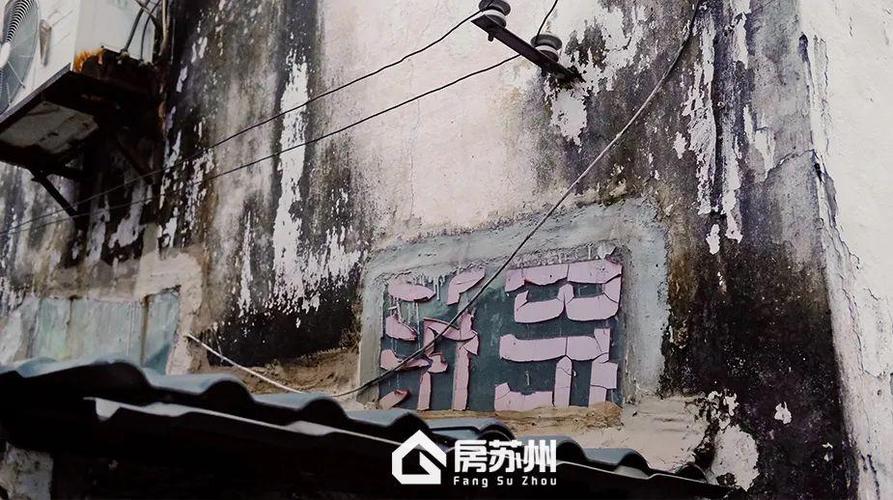 这里布满灰尘除了推到天花