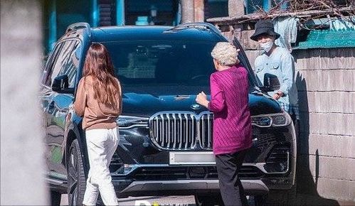 当虚拟光环遭遇现实裂痕网络直播背后的真实与幻象 当虚拟光环遭遇现实裂痕网络直播背后的真实与幻象