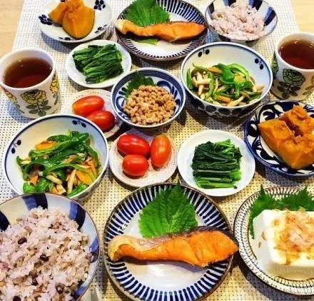 老公经常在我做饭的时候抱我：厨房里的美食奇迹