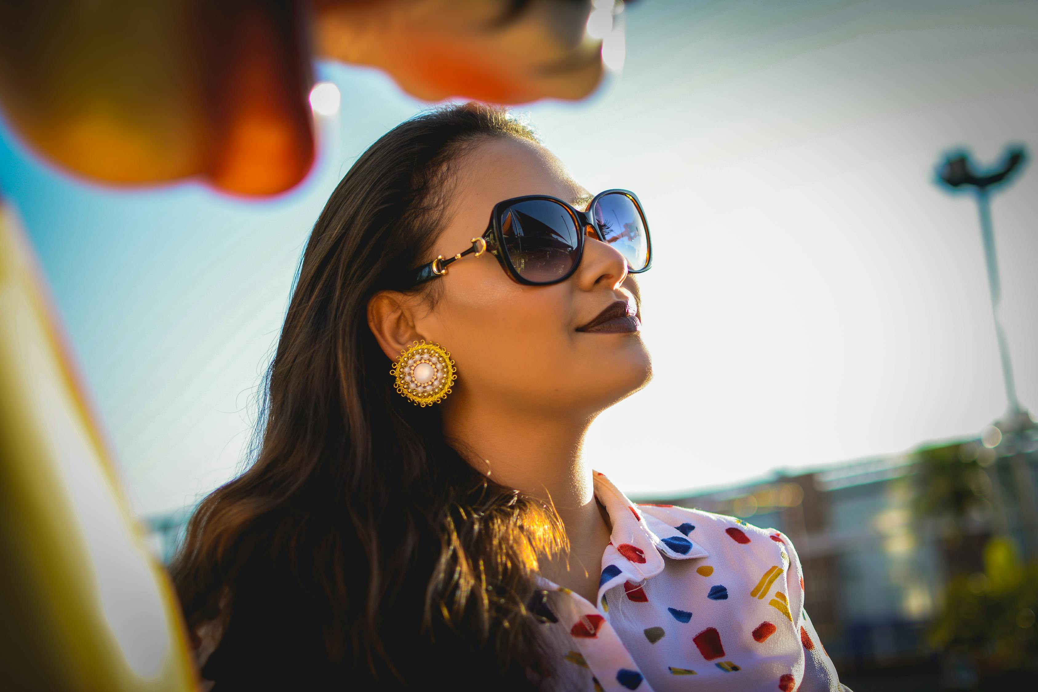 电眼魅力与购物狂的交织，揭秘时尚购物狂魔背后的故事