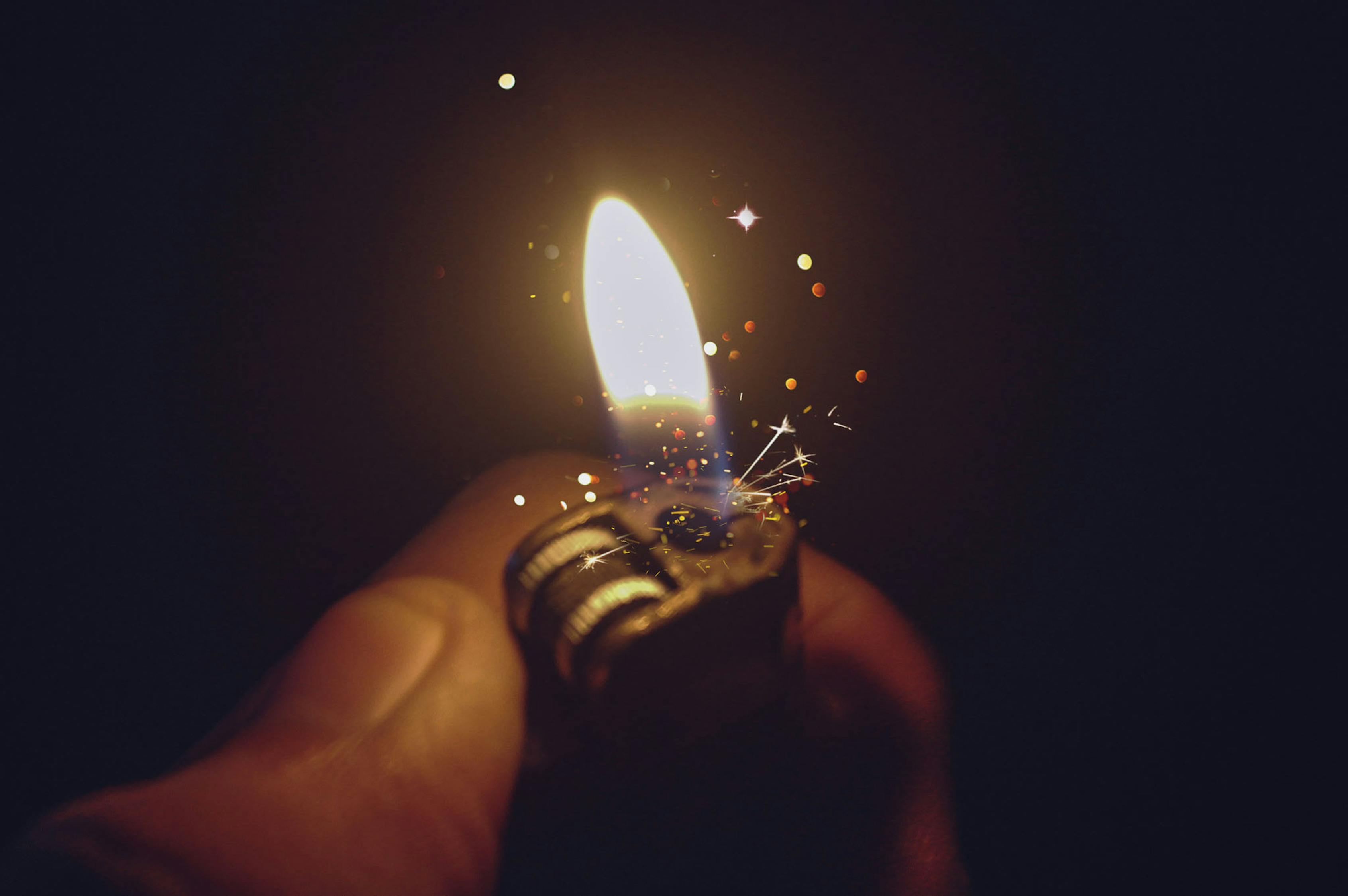 武汉夜面馆突发大火,惊魂一刻的救援与反思爸爸你要带小雨伞 武汉夜面馆突发大火,惊魂一刻的救援与反思爸爸你要带小雨伞