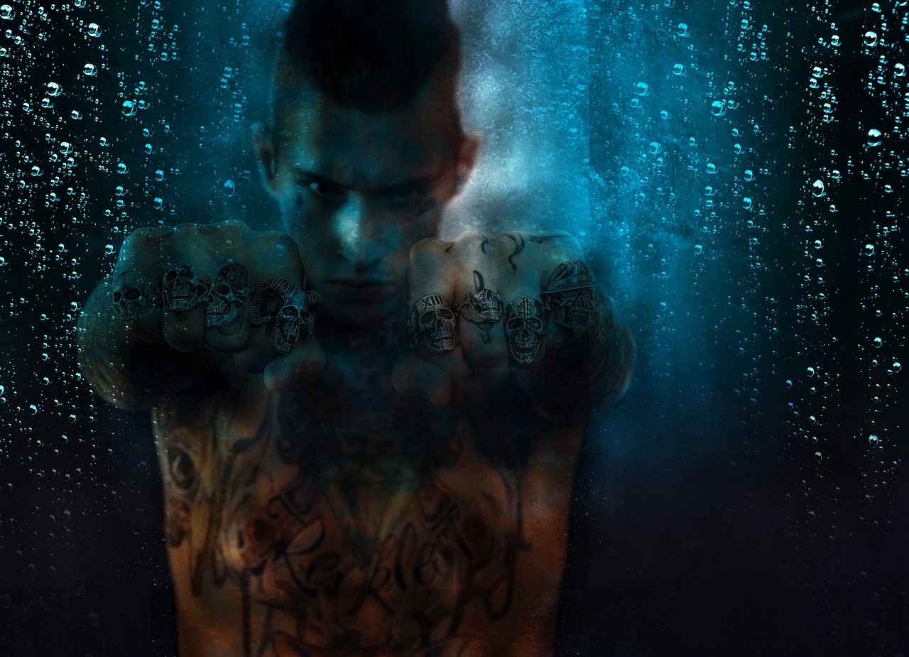 揭秘全女性格斗者们的绝招秘籍，无畏力量，细腻战术的华丽对决