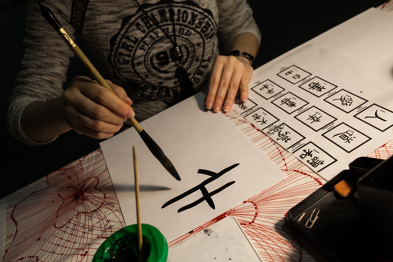 校媛麻辣烫店主眼中的美好——媛字之魅力我十二岁就不干净了作文小说