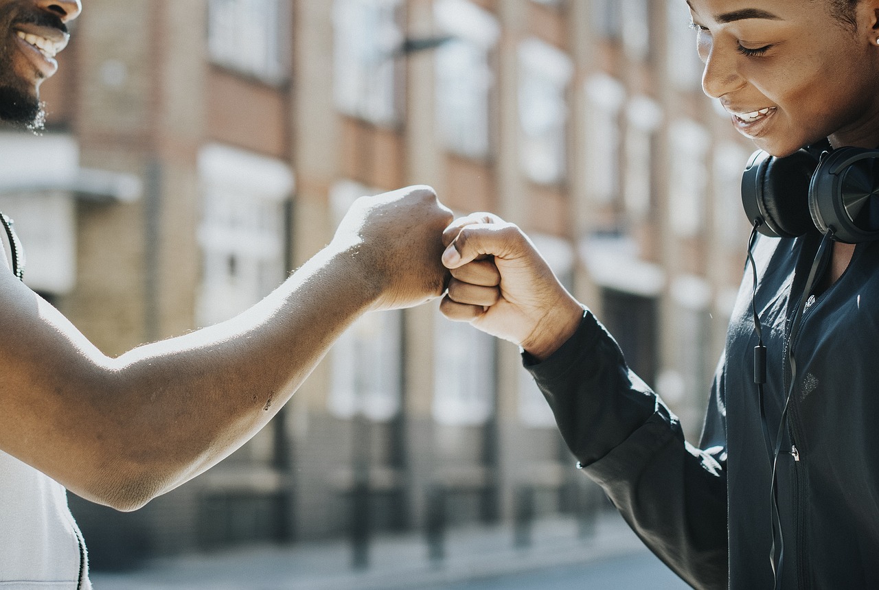 靳东助力郑钦文比赛挑边，一场精彩与激情的碰撞有一根又黑又硬的蘑菇头