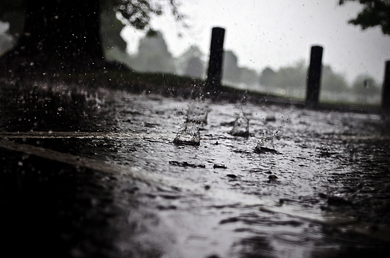 尼泊尔暴雨肆虐，持续降雨已致超百人死亡叔叔我明天还要上学呢回复贴
