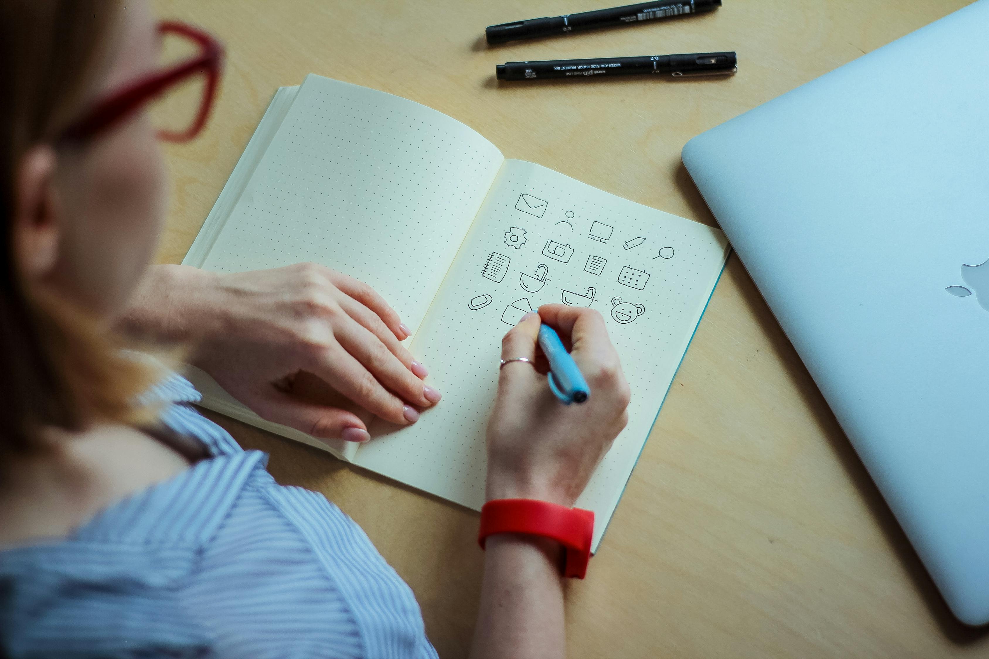 挺秃然的经历，男子爬山遭遇猴子骑脖摘假发今天坐在老师身上写作业笔趣阁