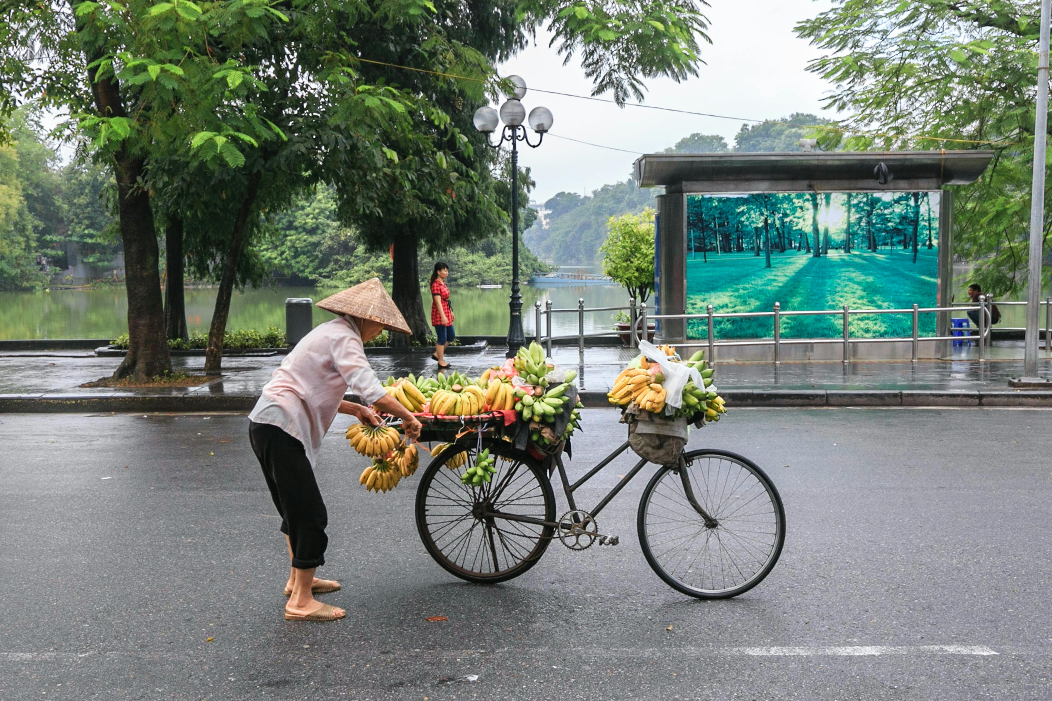 重庆街头执勤女特警火出圈我的蘑菇头好吃吗