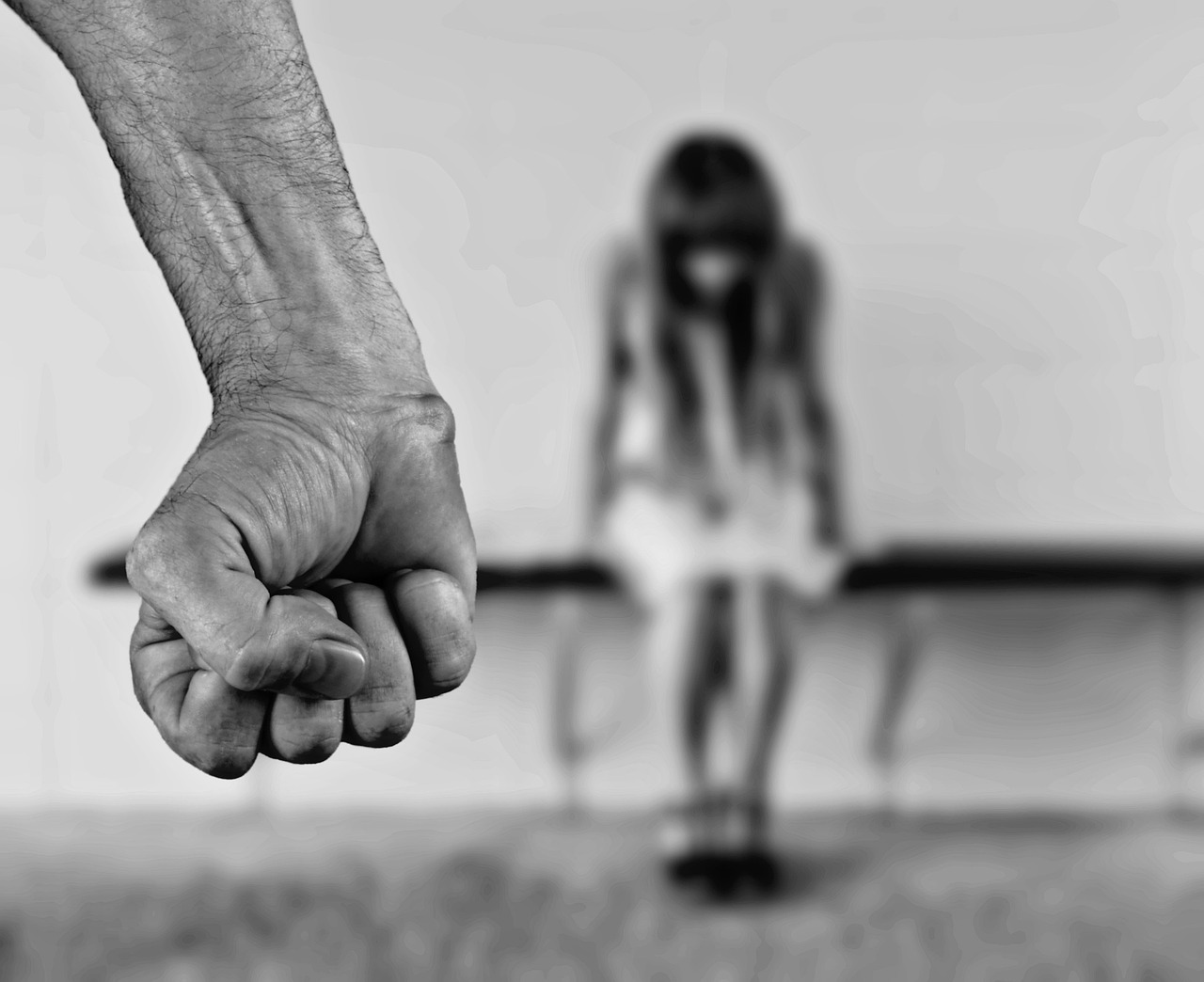 女子遭遇家暴16次离婚案将二次开庭——呼唤社会关注家庭暴力问题 女子遭遇家暴16次离婚案将二次开庭——呼唤社会关注家庭暴力问题